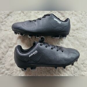 Brava Boys Soccer Cleats, Black, Size 4.5